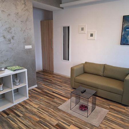 Apartments And Rooms Lorena 236 โรวีน ภายนอก รูปภาพ