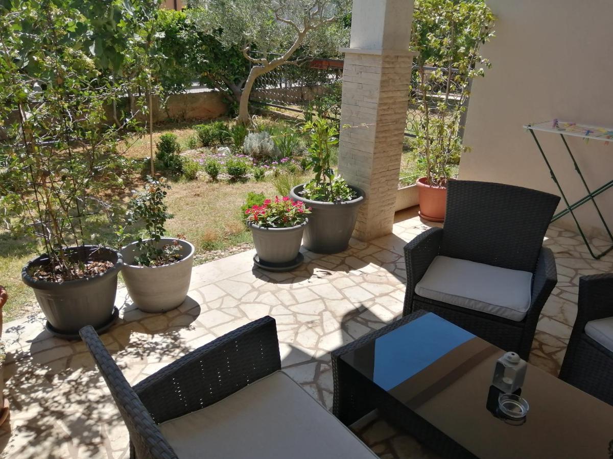 Apartments And Rooms Lorena 236 โรวีน ภายนอก รูปภาพ