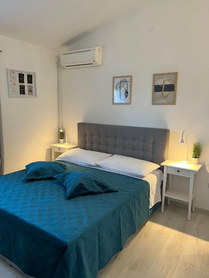 Apartments And Rooms Lorena 236 โรวีน ภายนอก รูปภาพ