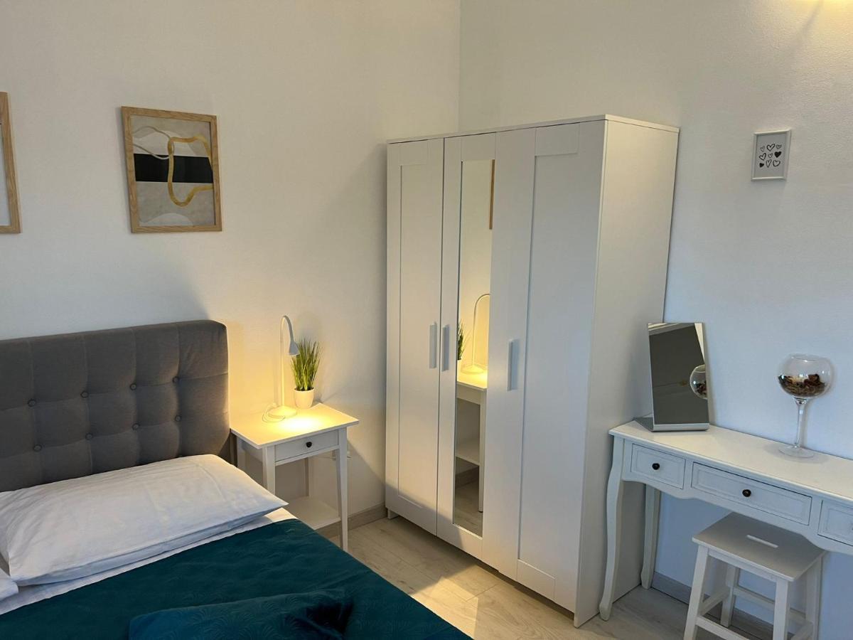 Apartments And Rooms Lorena 236 โรวีน ภายนอก รูปภาพ
