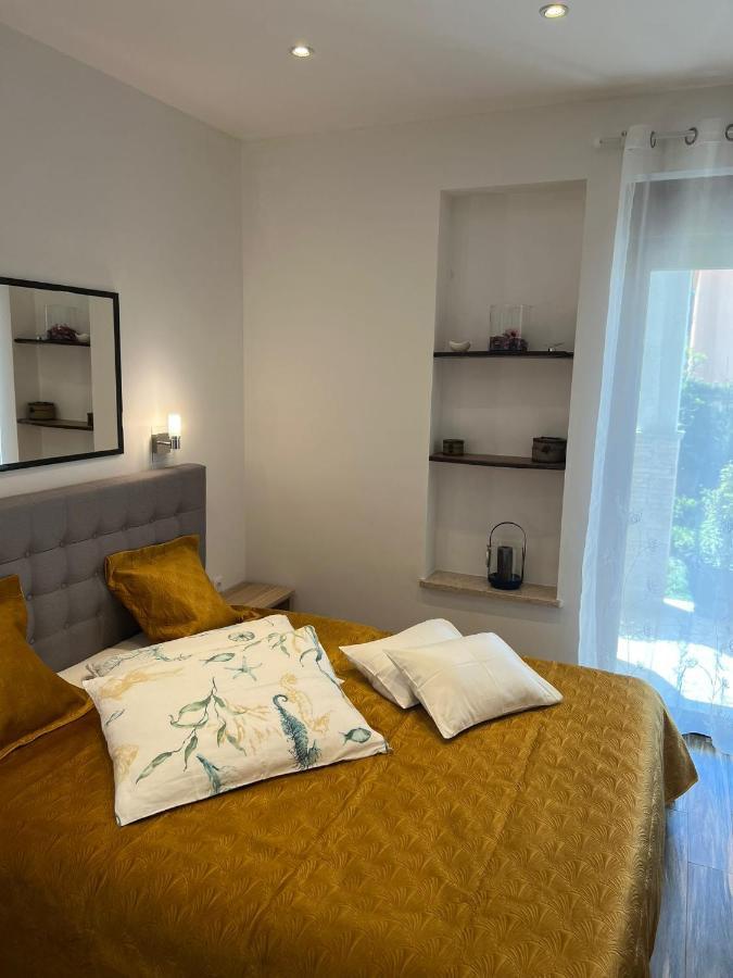 Apartments And Rooms Lorena 236 โรวีน ภายนอก รูปภาพ