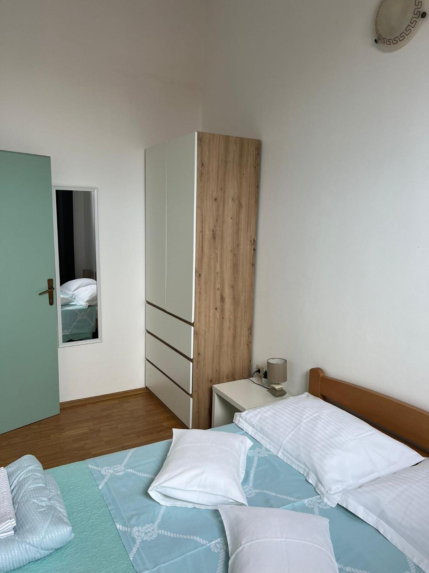 Apartments And Rooms Lorena 236 โรวีน ภายนอก รูปภาพ