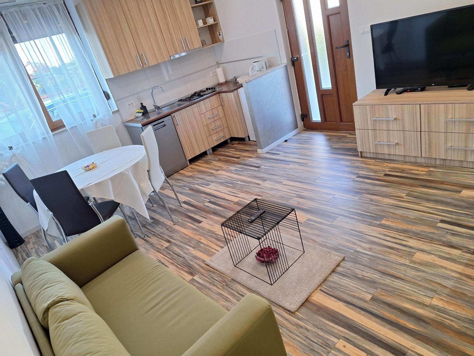 Apartments And Rooms Lorena 236 โรวีน ภายนอก รูปภาพ