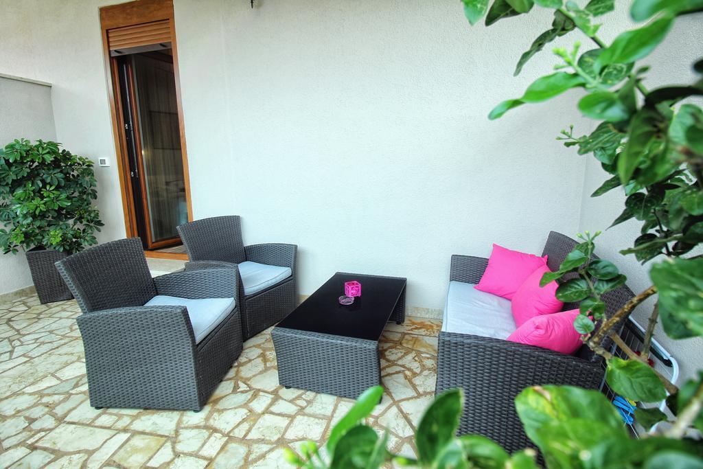 Apartments And Rooms Lorena 236 โรวีน ภายนอก รูปภาพ